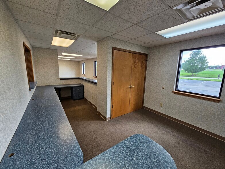More Photos Of 30 Spring Mill Ct, Mooresville Office For Sale