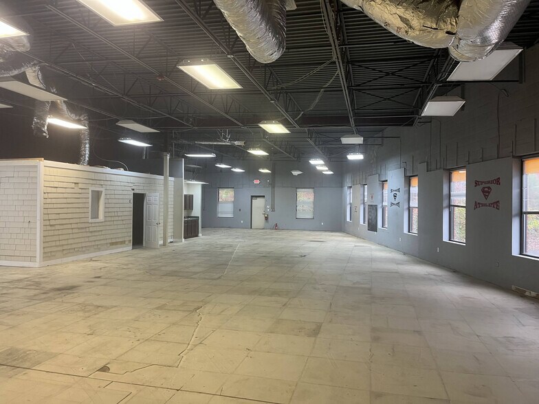 More Photos Of 5333 Bells Ferry Rd, Acworth Light Distribution For Lease