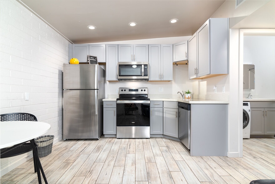 More Photos Of 914 S Kenwood Cir, Tempe Apartments For Sale