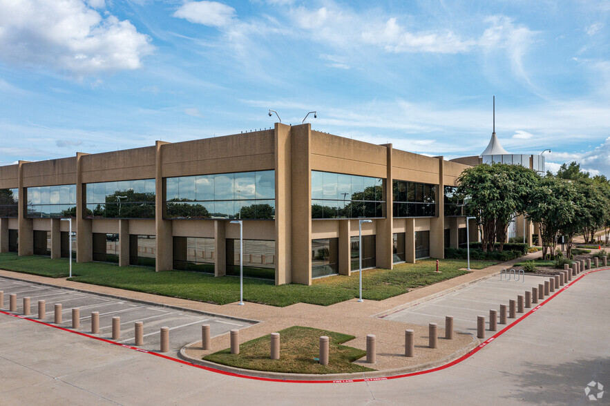 Primary Photo Of 5555 N Beach St, Fort Worth Office For Lease