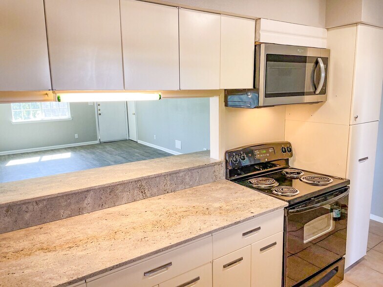 More Photos Of 1700 George Bush Dr, College Station Apartments For Sale