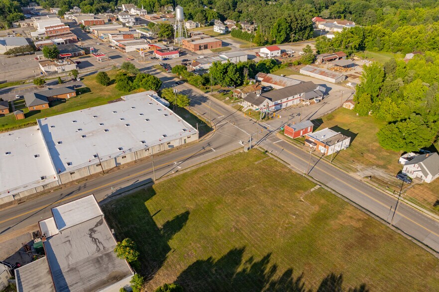 More Photos Of 400-416 S Broad St, Kenbridge Land For Sale