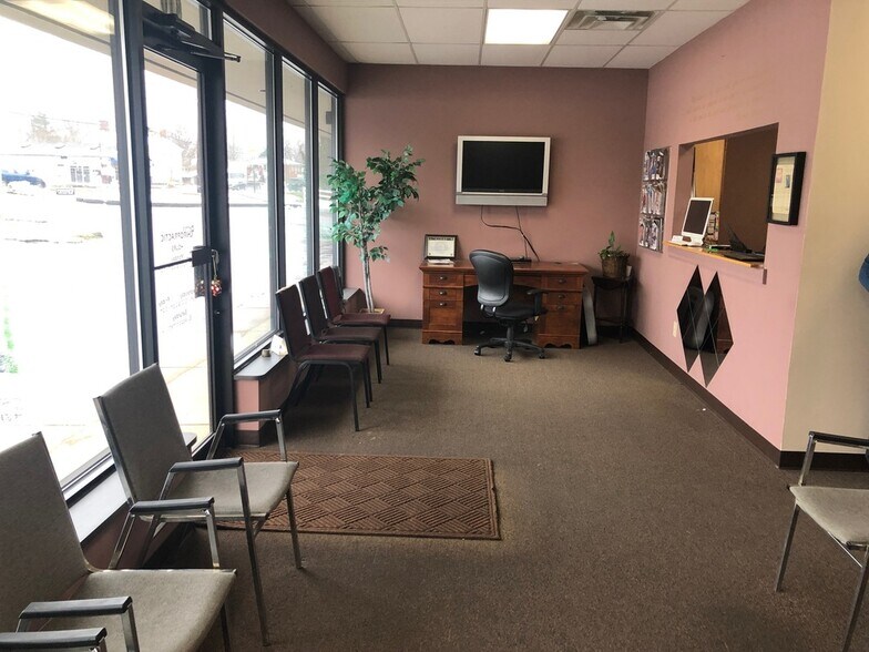 More Photos Of 810 Ohio Pike, Withamsville Office For Lease