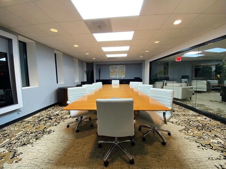 More Photos Of 2488 SW Lakewood Ave, Atlanta Office Residential For Lease