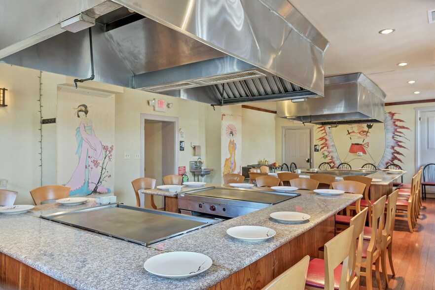 More Photos Of 1495 Farmington Ave, Pottstown General Retail For Sale