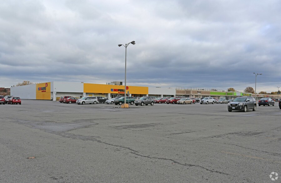 More Photos Of 300 Lincoln St, Welland Freestanding For Lease