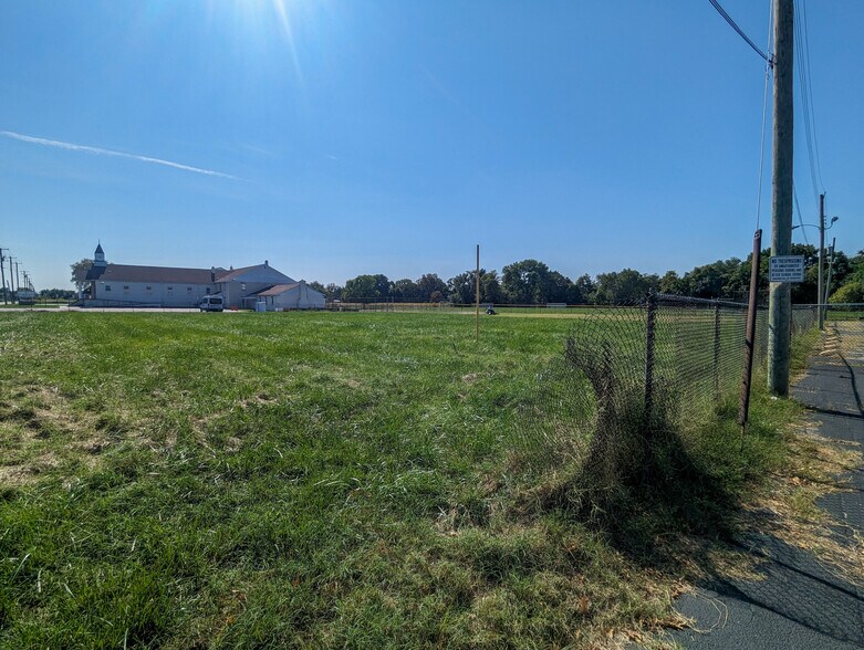 More Photos Of 350 Georgetown Rd, Carneys Point Schools For Lease
