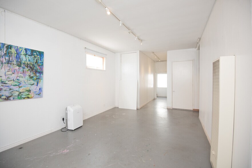 More Photos Of 5629 W Adams Blvd, Los Angeles General Retail For Lease