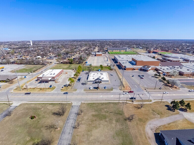 More Photos Of 400 N Eastern Ave, Moore Medical For Sale
