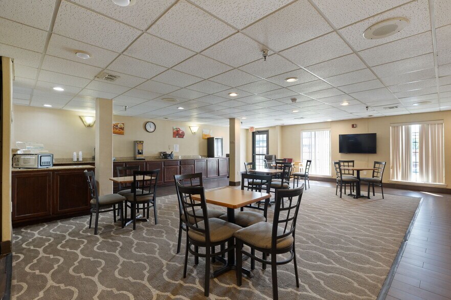 More Photos Of 1301 W Expressway 83, Pharr Hotel For Sale
