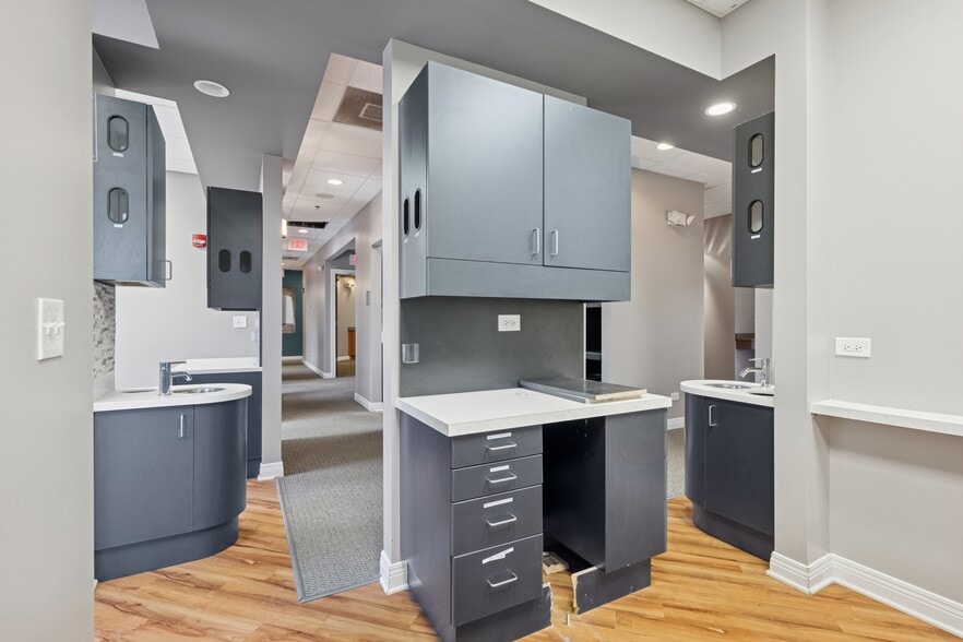 More Photos Of 2300 Lehigh Ave, Glenview Storefront Retail Office For Lease