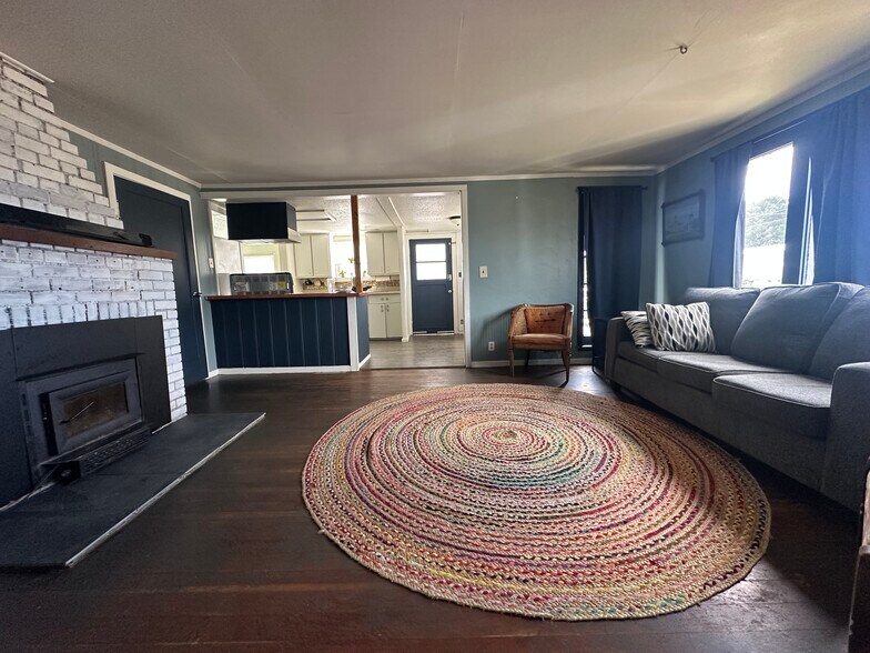 More Photos Of 703 Park Ave, Lakeside Specialty For Sale