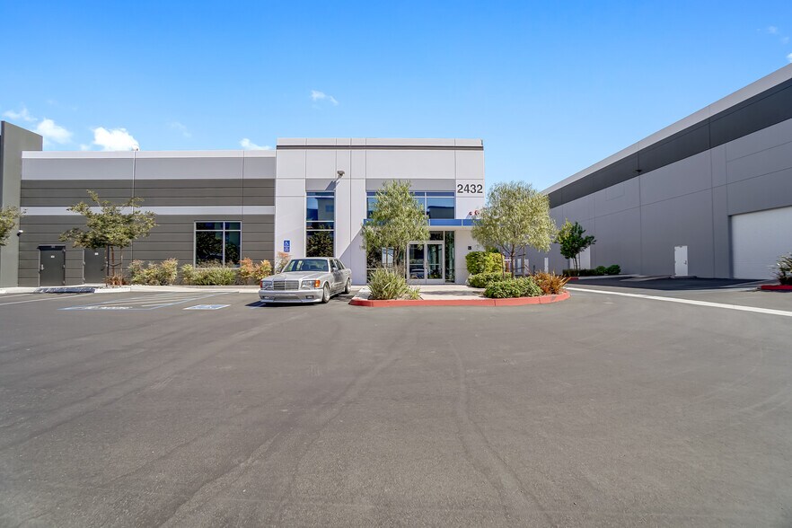 More Photos Of 2432 Fenton St, Chula Vista Light Distribution For Sale