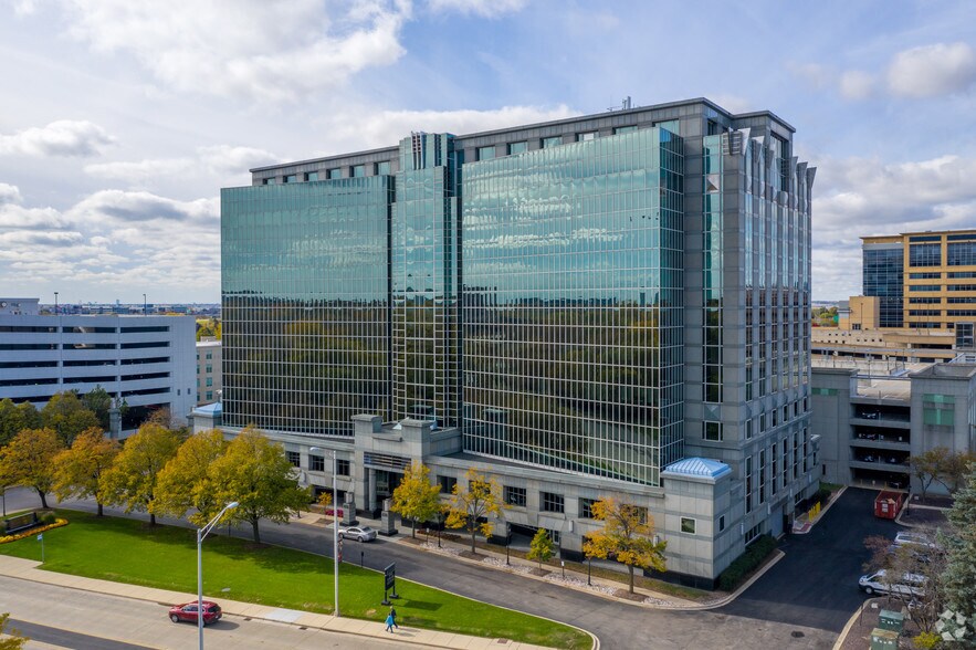 More Photos Of 6250 N River Rd, Rosemont Office For Lease