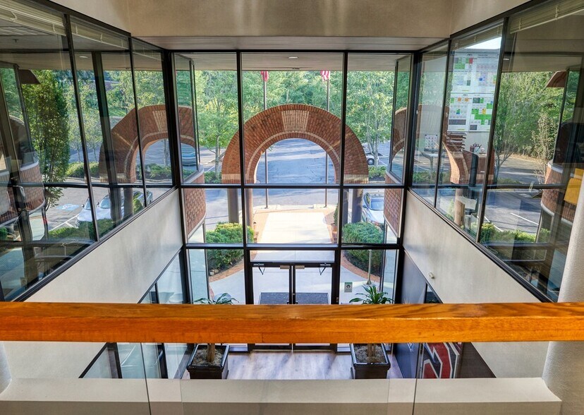 More Photos Of 9755 Dogwood Rd, Roswell Office For Lease