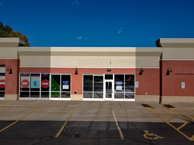More Photos Of 2713-2723 Calumet Dr, Sheboygan Storefront Retail Office For Lease