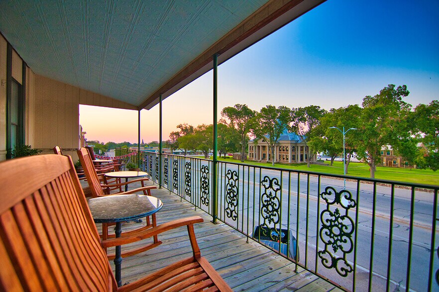 More Photos Of 226 Fort McKavitt St, Mason Hospitality For Sale