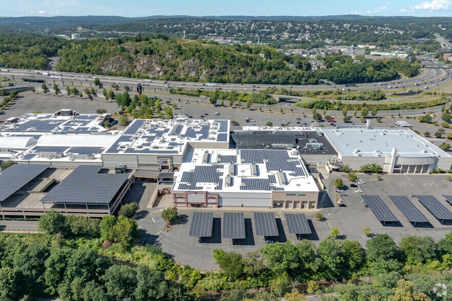 More Photos Of 475-575 Union St, Waterbury Freestanding For Lease