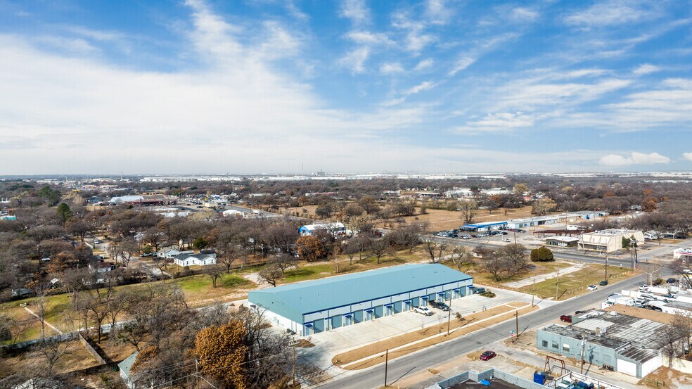 More Photos Of 2301 Higgins Ln, Haltom City Showroom For Lease