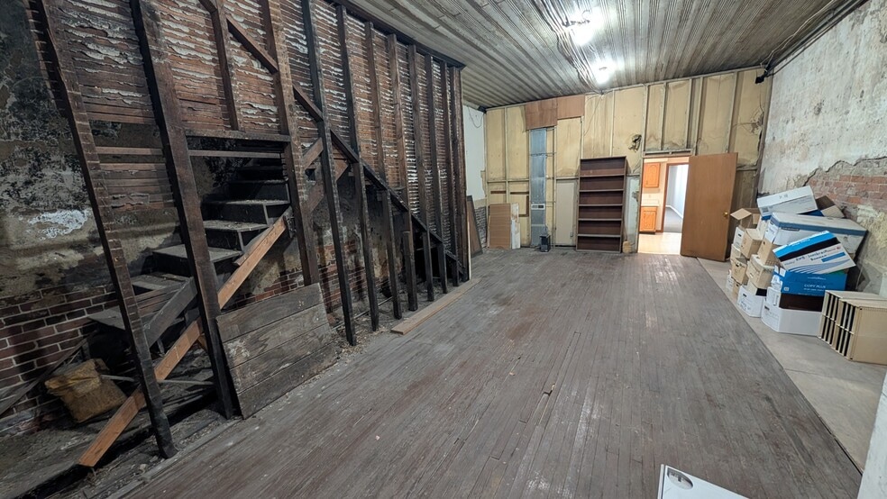 More Photos Of 11 W National Ave, Brazil Office For Sale