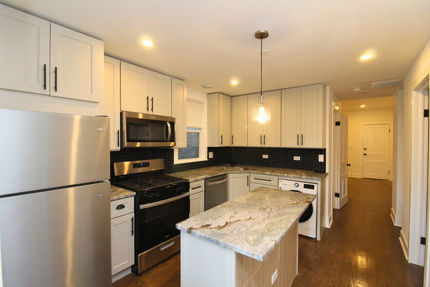 2541 N Southport Ave, Chicago, IL 60614 Apartments For Sale