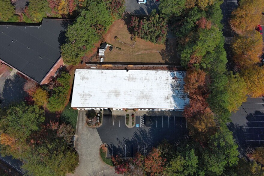 More Photos Of 625 Hembree Pky, Roswell Flex For Sale