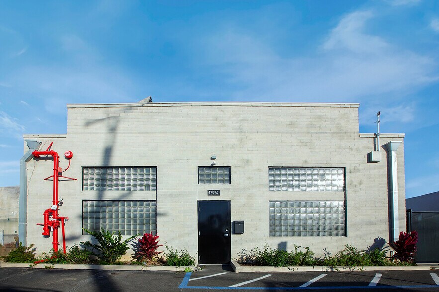 More Photos Of 12924 Yukon Ave, Hawthorne Service For Sale