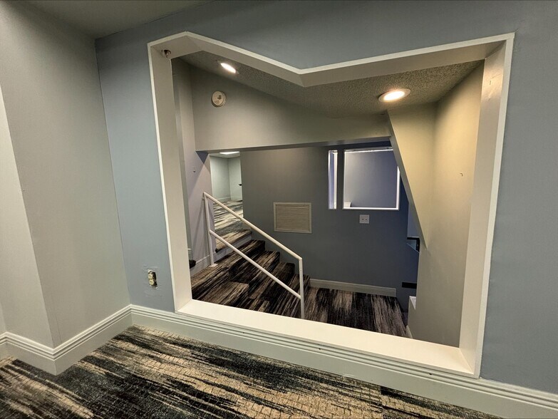 More Photos Of 1025 S Dixie Hwy, Delray Beach Light Manufacturing For Lease