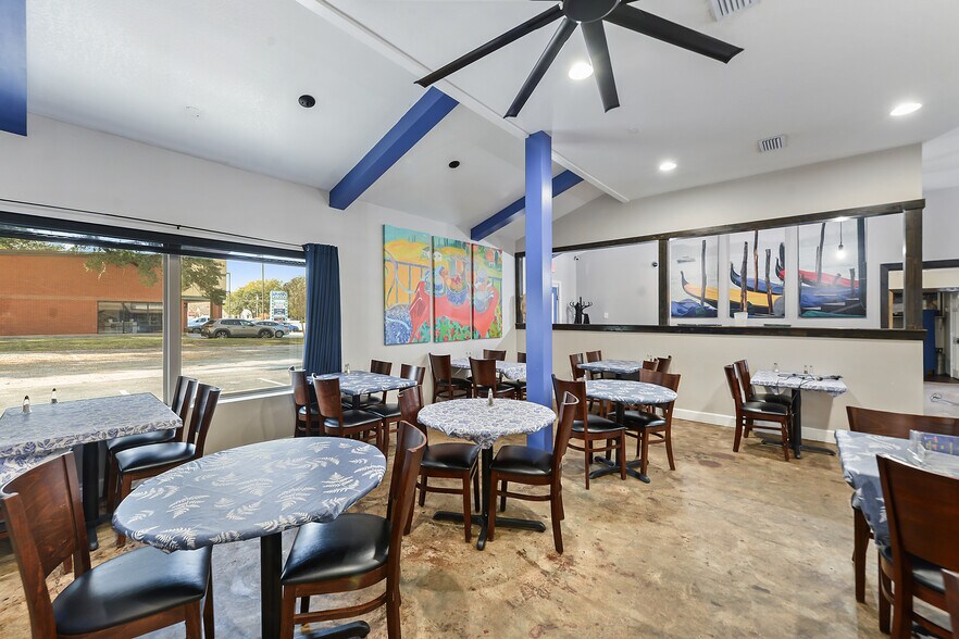 More Photos Of 1220 Bienville Blvd, Ocean Springs General Retail For Lease