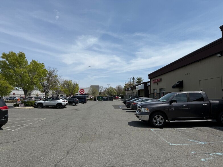 More Photos Of 2119 Broadhollow Rd, Farmingdale Storefront For Sale
