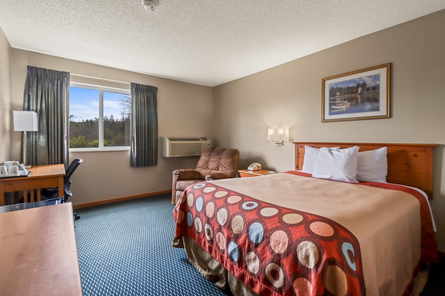 More Photos Of 726 S Lake Ave, Phillips Hotel For Sale