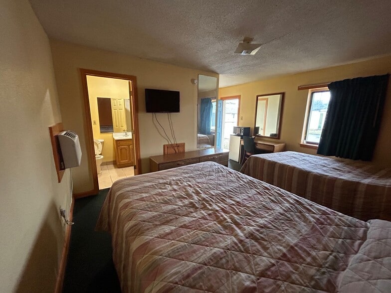 More Photos Of 7920 US Highway 51 N, Millington Hotel For Sale
