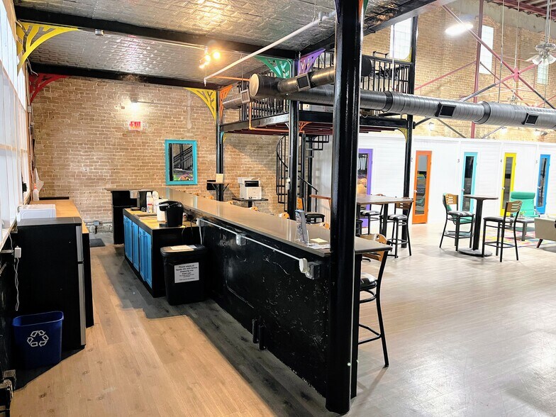 More Photos Of 204 S Austin St, Seguin Restaurant For Sale