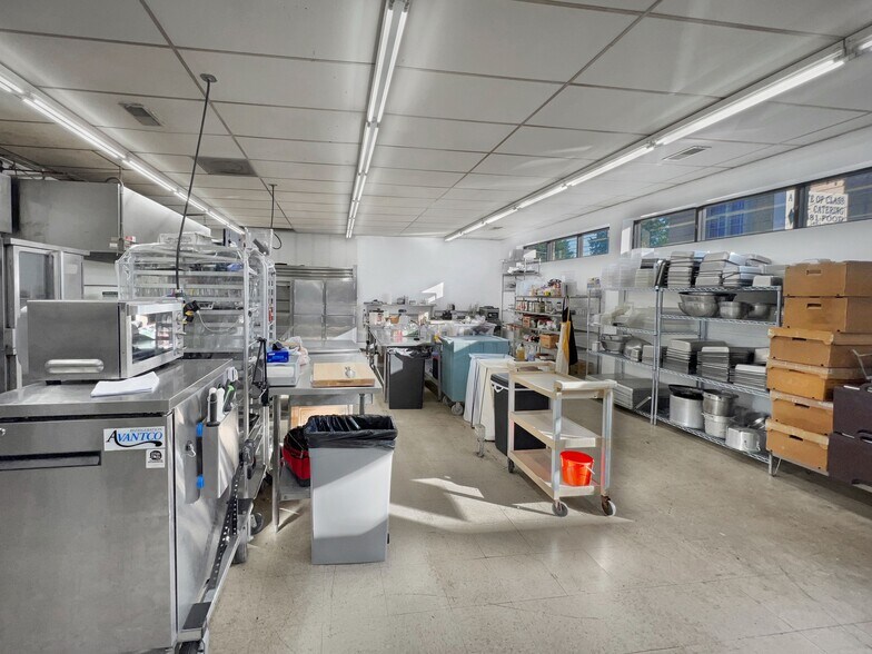 More Photos Of 3415 Glenmore Ave, Cincinnati Freestanding For Sale