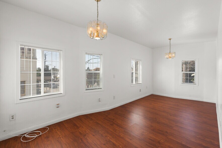 More Photos Of 1049 55th St, Emeryville Storefront Retail Residential For Sale