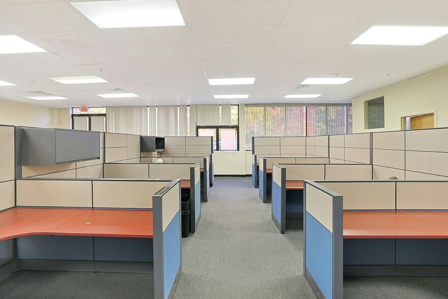 More Photos Of 704 Executive Blvd, Valley Cottage Warehouse For Lease