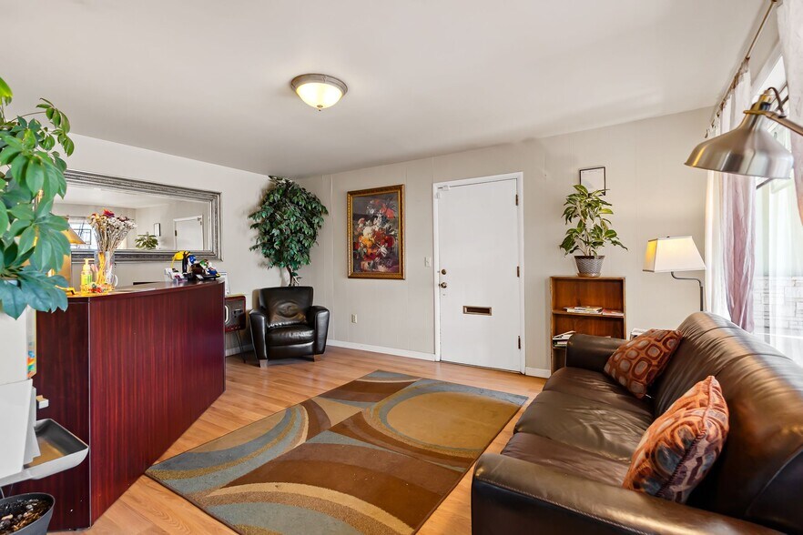 More Photos Of 216 N 40th Ave, Yakima Freestanding For Lease