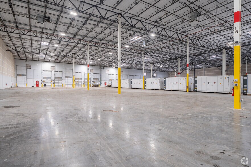 More Photos Of 9851 Fallbrook Pines Dr, Houston Warehouse For Lease
