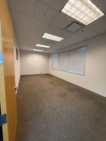 More Photos Of 2526 Qume Dr, San Jose Light Distribution For Lease