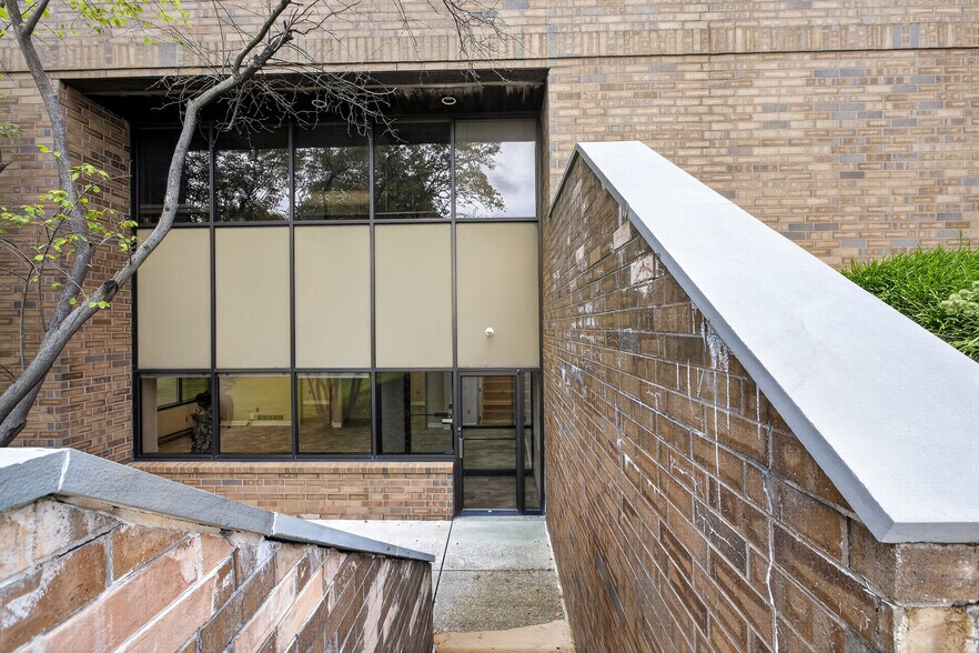 More Photos Of 728 Springdale Dr, Exton Office For Sale