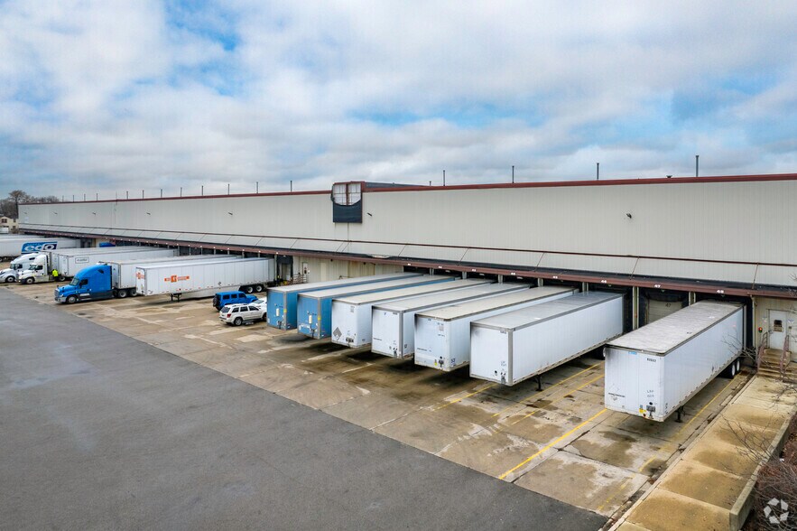 More Photos Of 1401 N Cicero Ave, Chicago Manufacturing For Lease