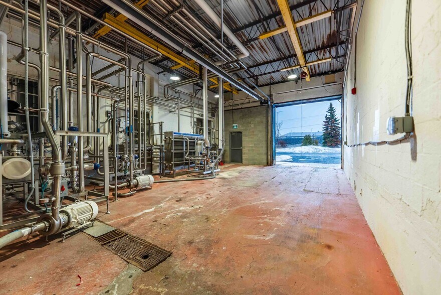 More Photos Of 500 Barrydowne Rd, Sudbury Manufacturing For Sale