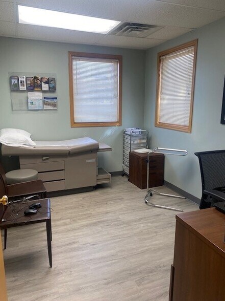 More Photos Of 3224 6th Ave NE, Rochester Office For Lease