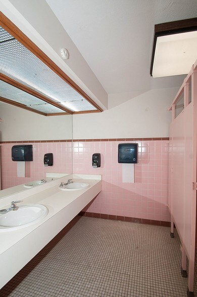 More Photos Of 500 S Johnstone Ave, Bartlesville Religious Facility For Sale