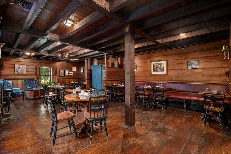 More Photos Of 314 N Morris St, Oxford Hotel For Sale