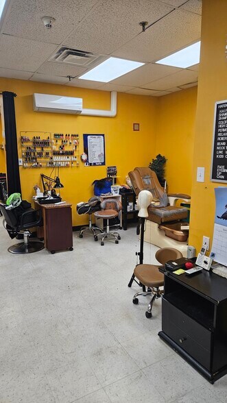 More Photos Of 21 Harbor Point Blvd, Dorchester Storefront Retail Residential For Lease