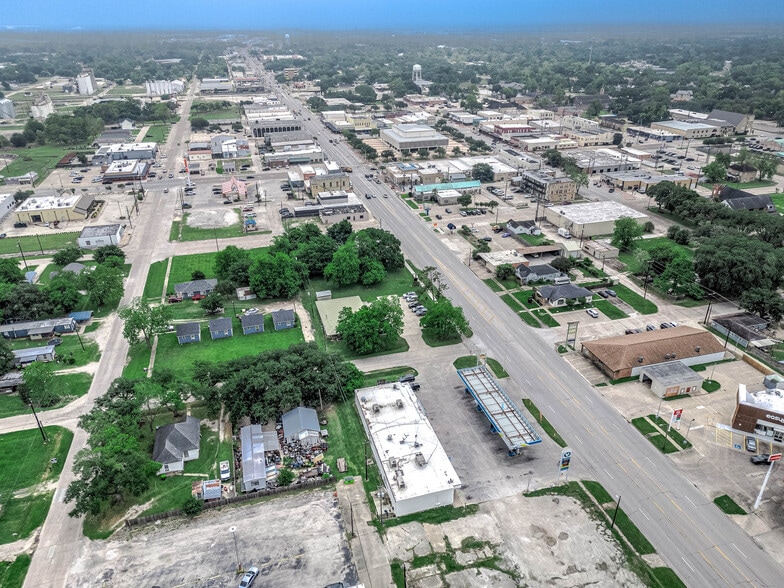 More Photos Of 1417 7th St, Bay City Storefront For Lease