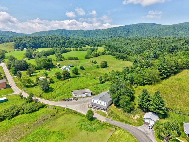 More Photos Of 11 Mount Zion Rd, Elk Creek Freestanding For Sale