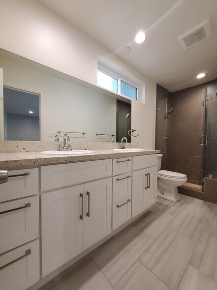 More Photos Of 1424 Greenfield Ave, Los Angeles Apartments For Sale