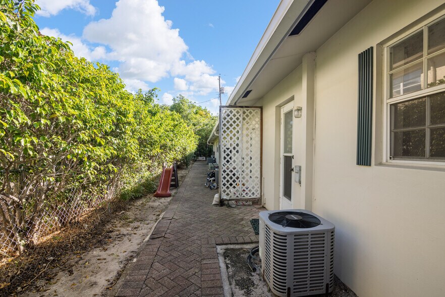 More Photos Of 5230 NE 14th Way, Fort Lauderdale Apartments For Sale